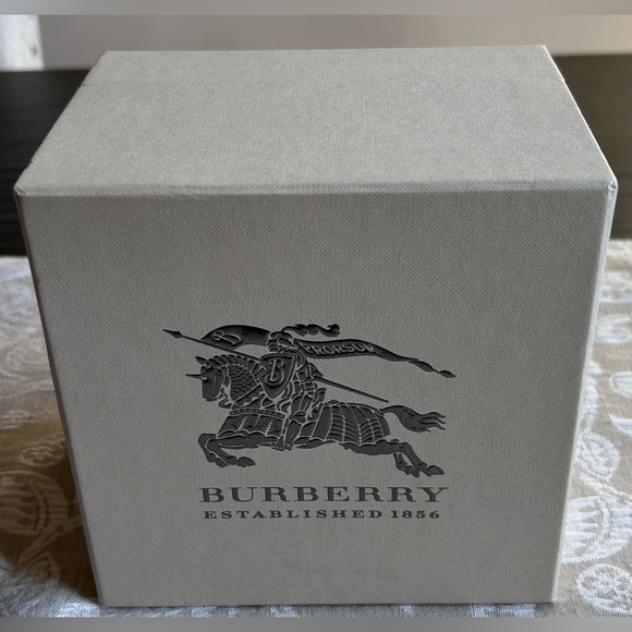 Burberry Men’s Watch - Picture 8 of 16